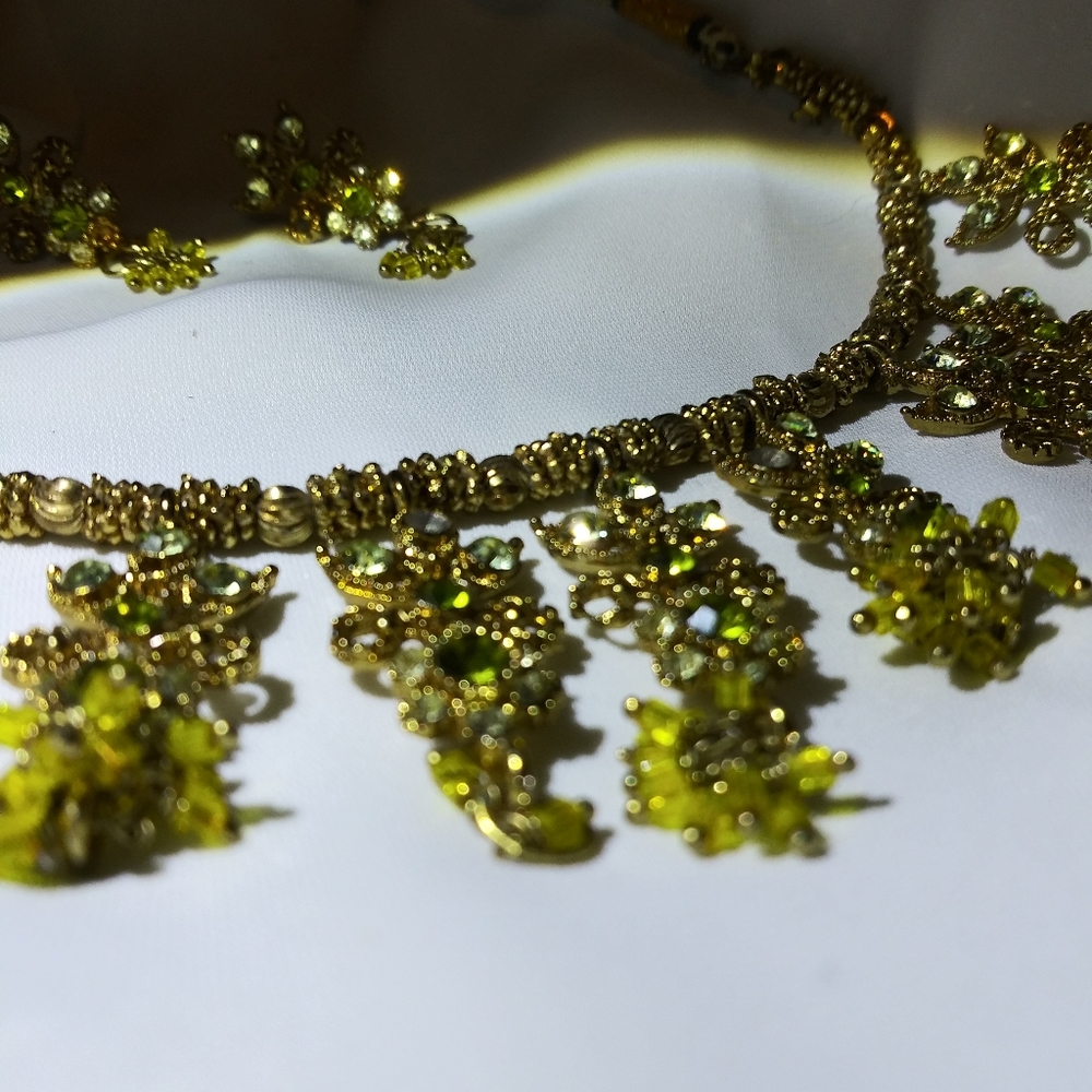 Vintage Adjustable Leaf Design Choker Set